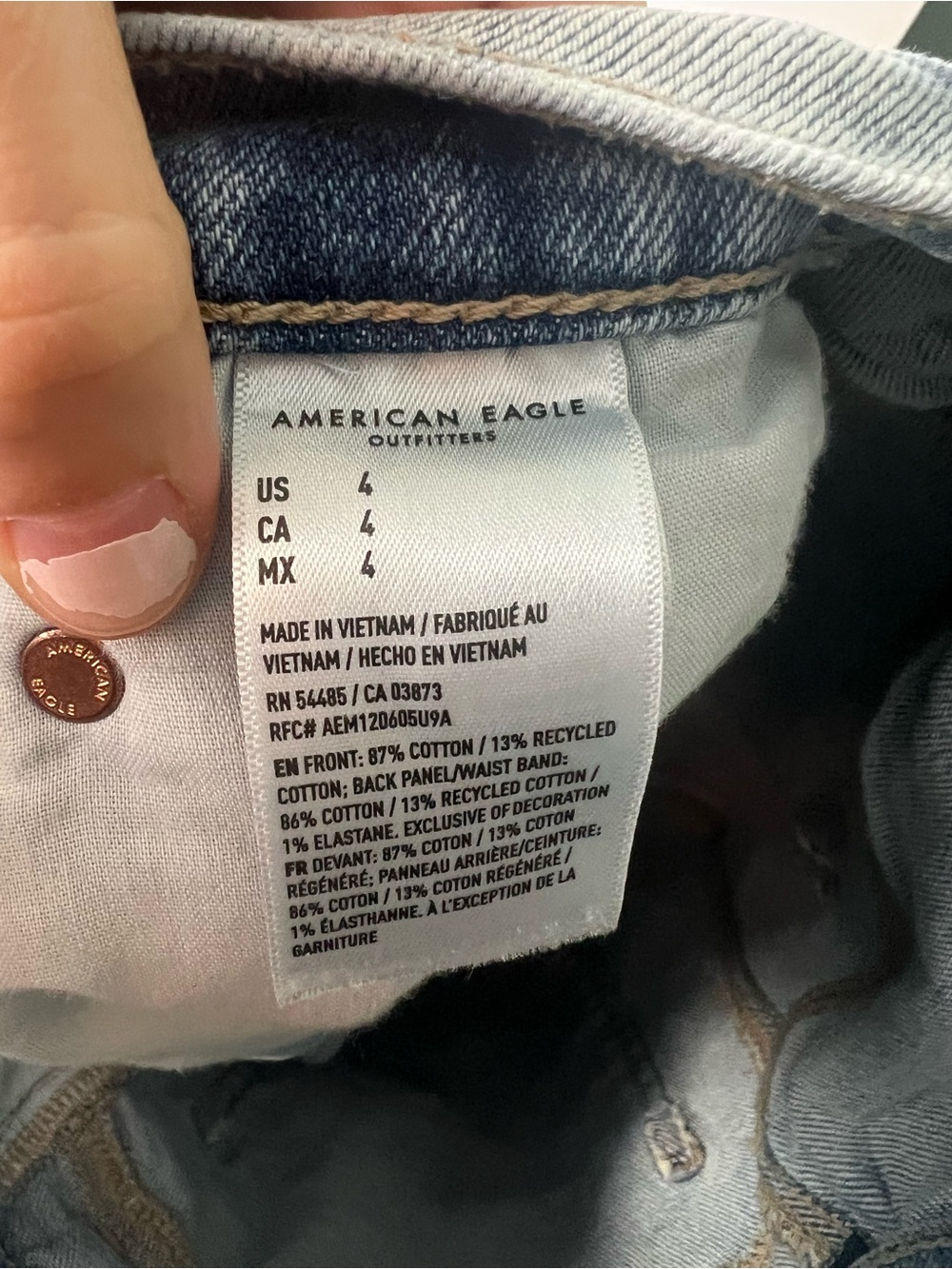American Eagle Women’s Mid Rise Light Wash Denim Cut Off Relaxed Fit Shorts Sz 4 - Picture 6 of 6